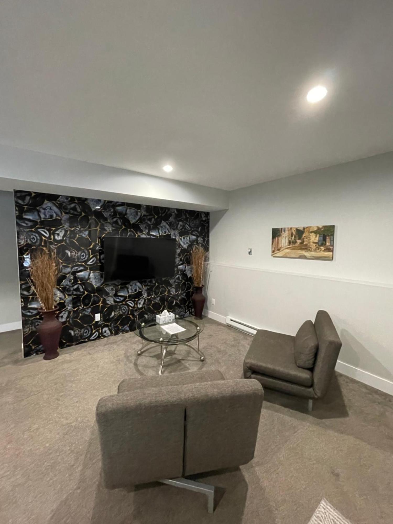 2 Bedroom Suite With Full Kitchen Revelstoke Εξωτερικό φωτογραφία