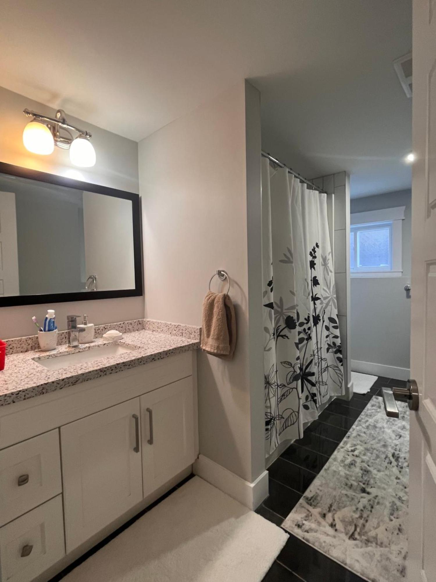2 Bedroom Suite With Full Kitchen Revelstoke Εξωτερικό φωτογραφία